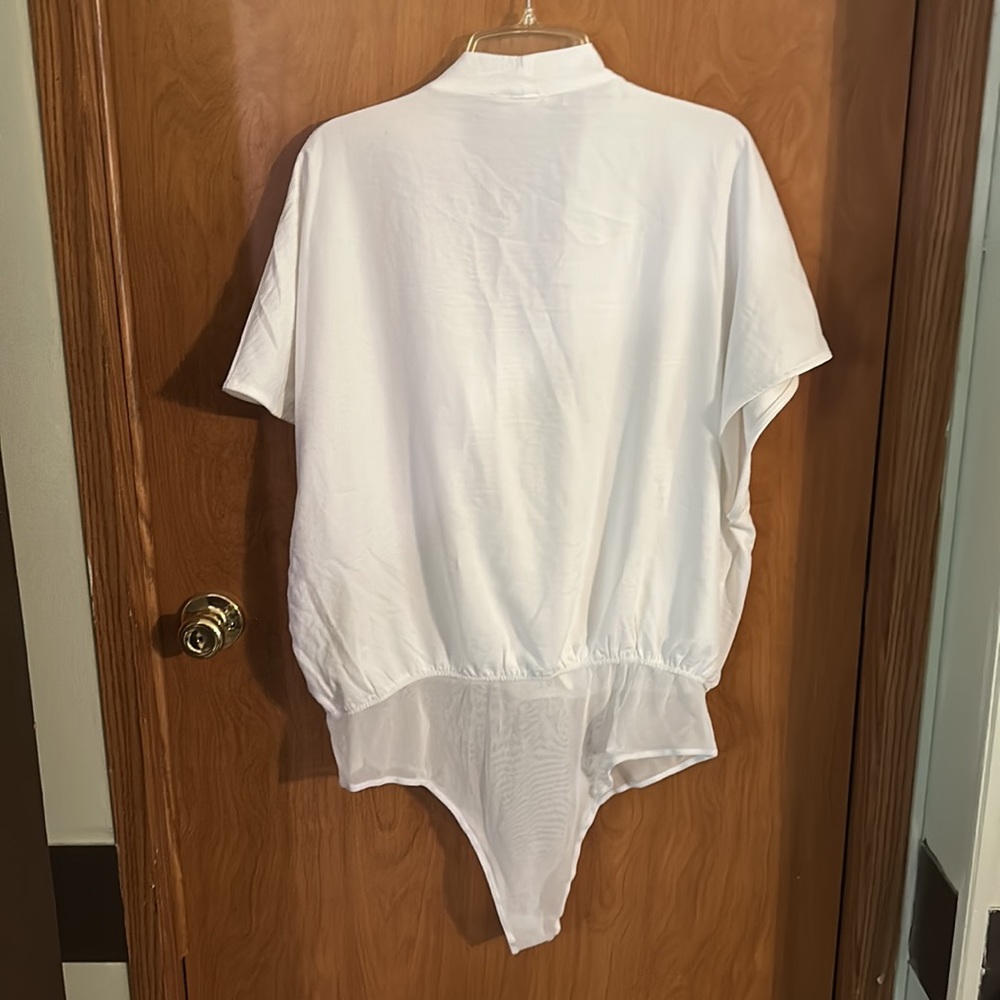 Cap sleeve white bodysuit size 3XL - Picture 2 of 6